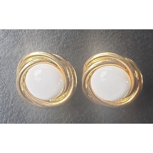 Vintage Trifari White Cabochon Button Earrings with Gold Tone Setting - Picture 1 of 3